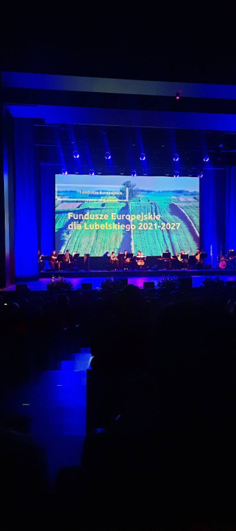 Wręczenie dyplomów stypendystom marszałka z ZSP