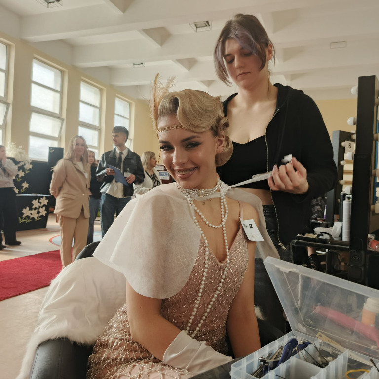 Uczennice ZSP na konkursie fryzjerskim