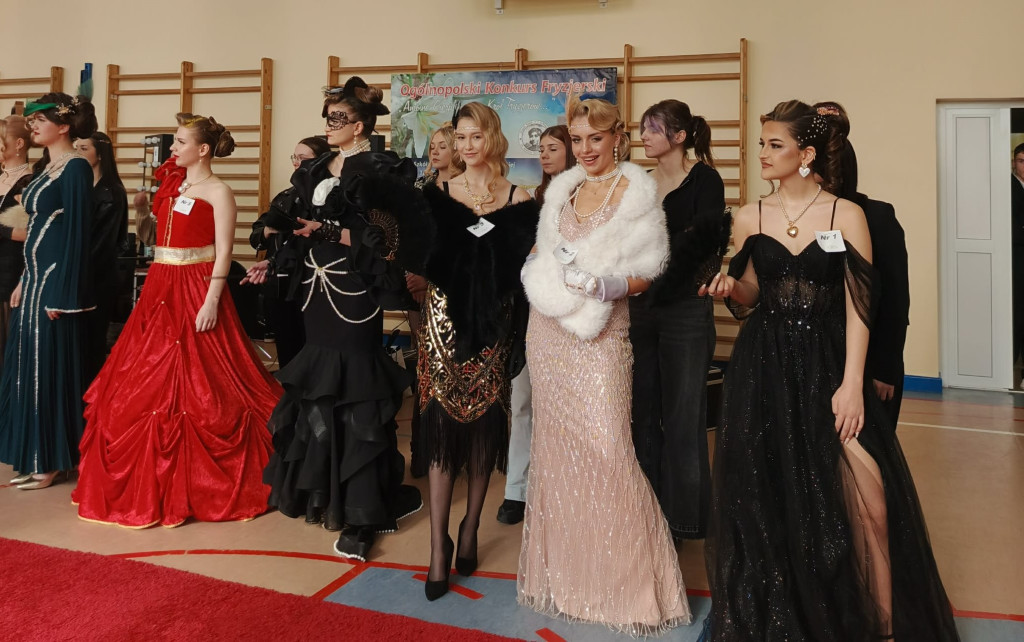 Uczennice ZSP na konkursie fryzjerskim