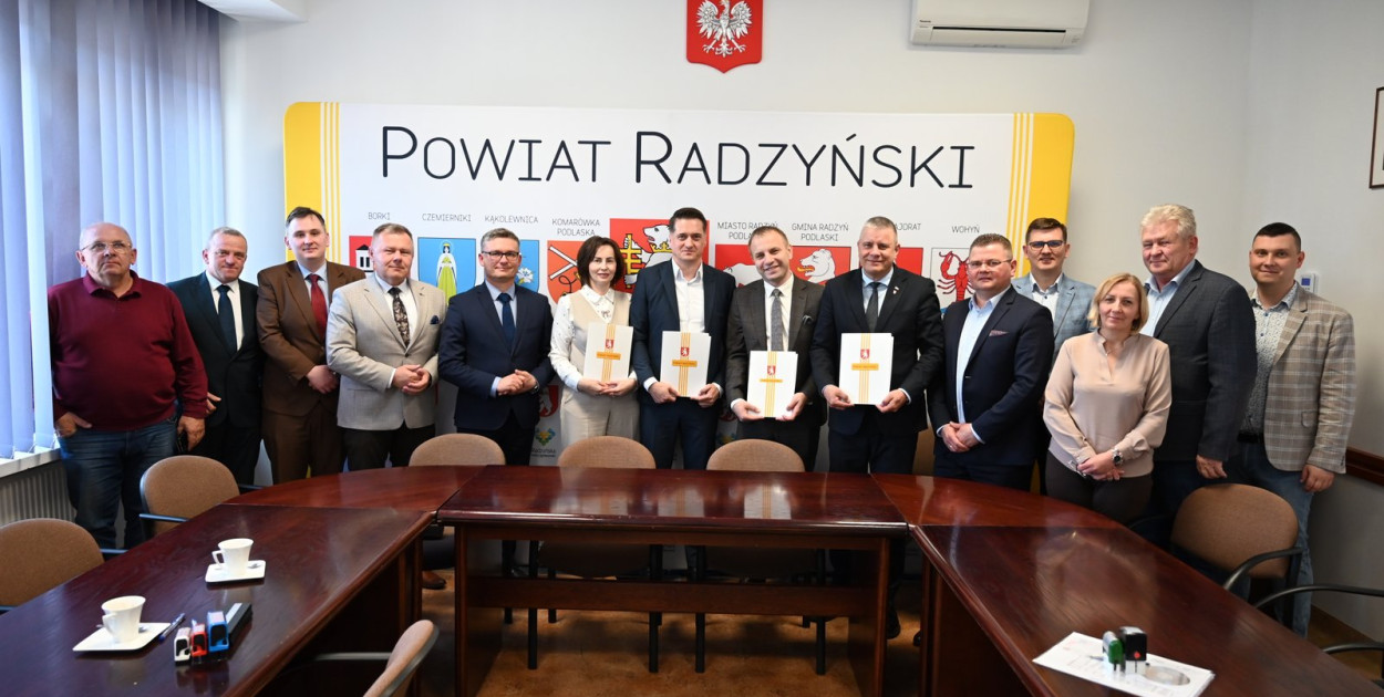 Podpisanie umowy na przebudowę drogi Stok - Główne
