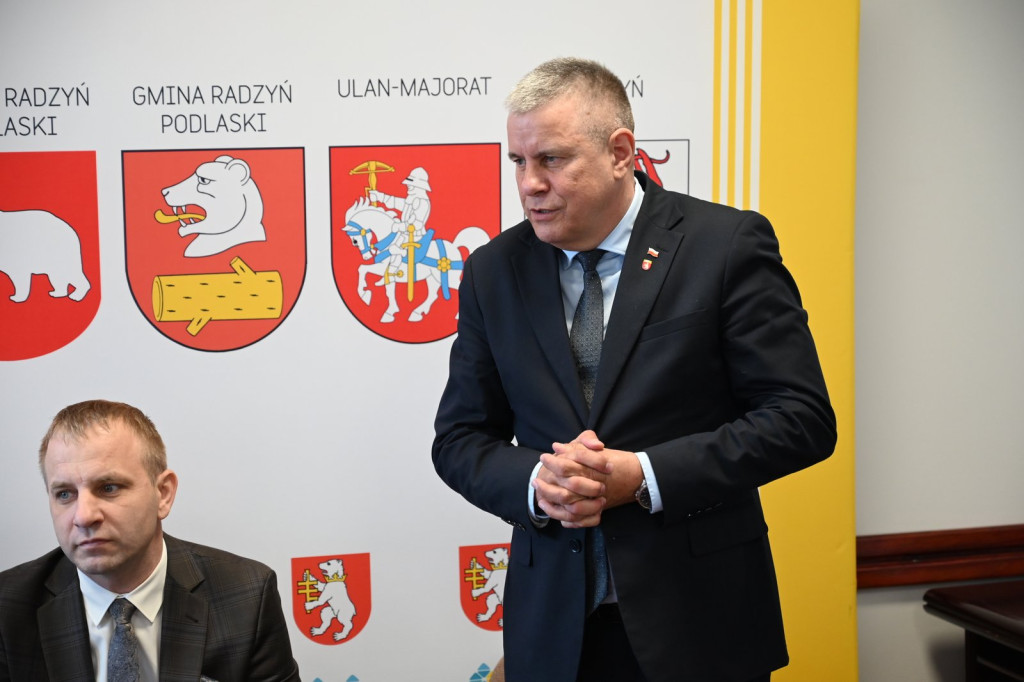 Podpisanie umowy na przebudowę drogi Stok - Główne