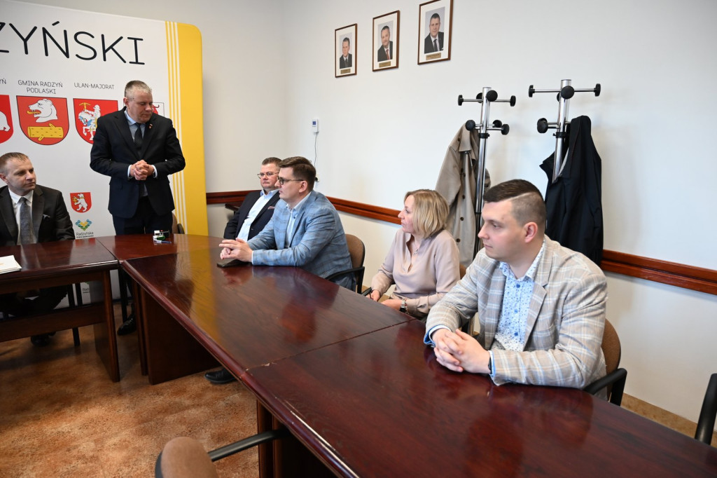 Podpisanie umowy na przebudowę drogi Stok - Główne