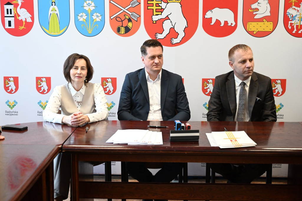 Podpisanie umowy na przebudowę drogi Stok - Główne