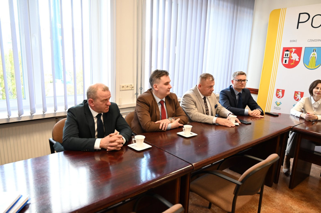 Podpisanie umowy na przebudowę drogi Stok - Główne