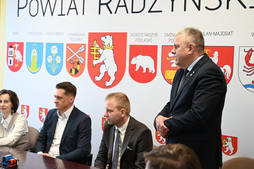 Podpisanie umowy na przebudowę drogi Stok - Główne