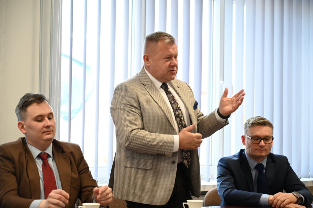 Podpisanie umowy na przebudowę drogi Stok - Główne