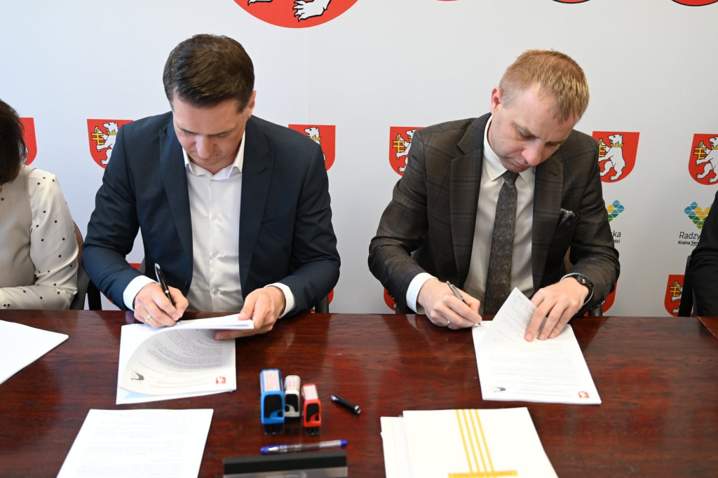 Podpisanie umowy na przebudowę drogi Stok - Główne