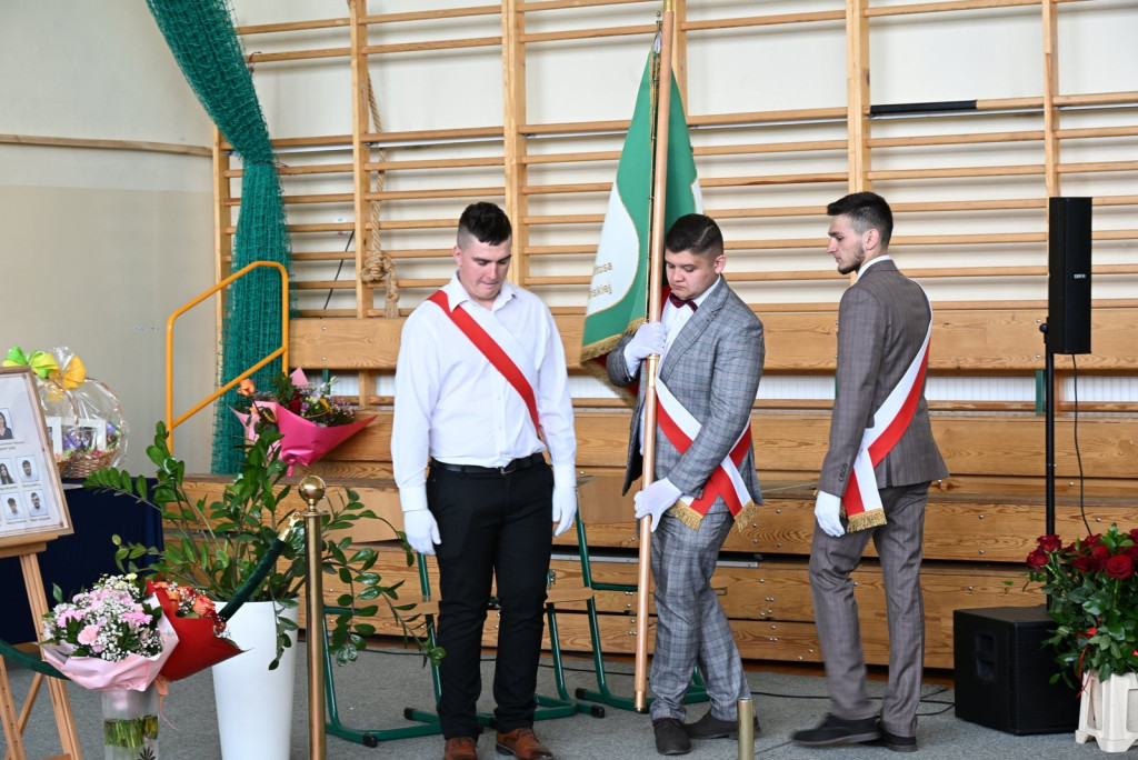 Zakończenie roku szkolnego maturzystów w ZSR