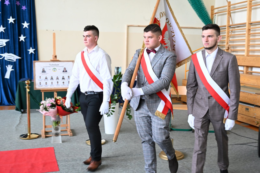 Zakończenie roku szkolnego maturzystów w ZSR