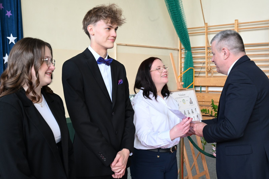 Zakończenie roku szkolnego maturzystów w ZSR