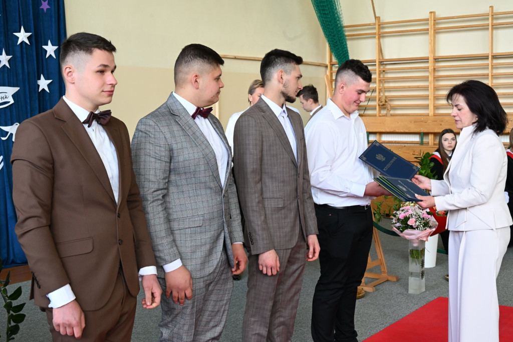 Zakończenie roku szkolnego maturzystów w ZSR