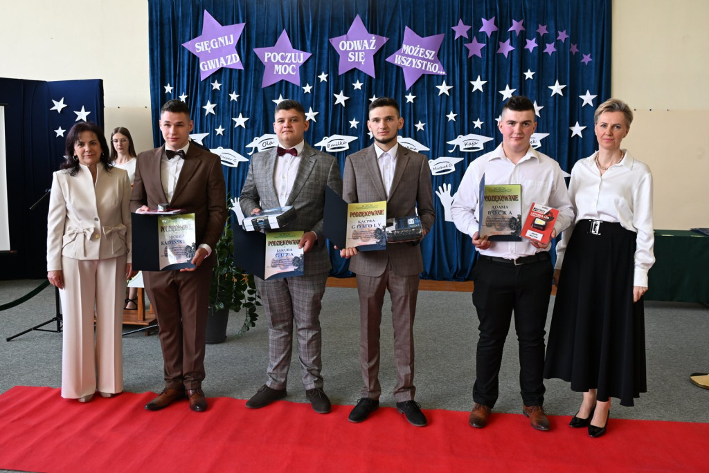 Zakończenie roku szkolnego maturzystów w ZSR