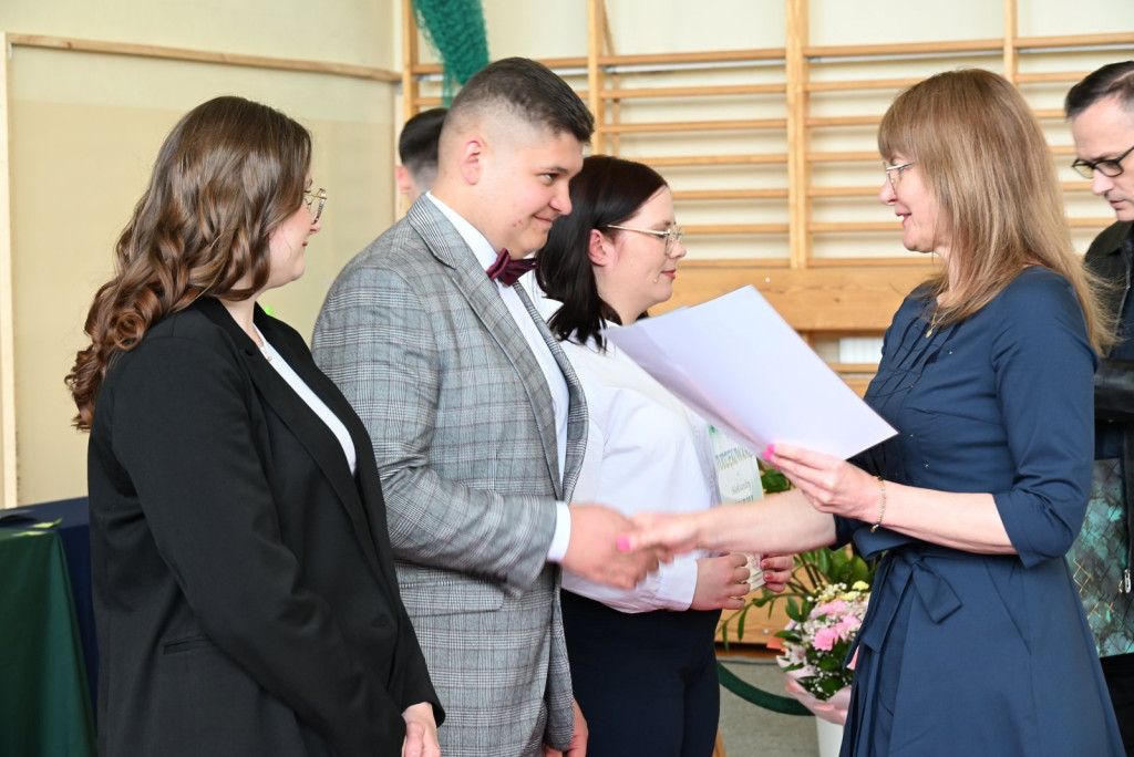 Zakończenie roku szkolnego maturzystów w ZSR