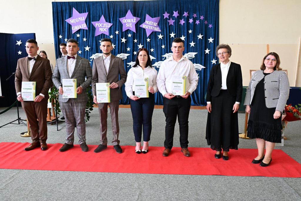 Zakończenie roku szkolnego maturzystów w ZSR