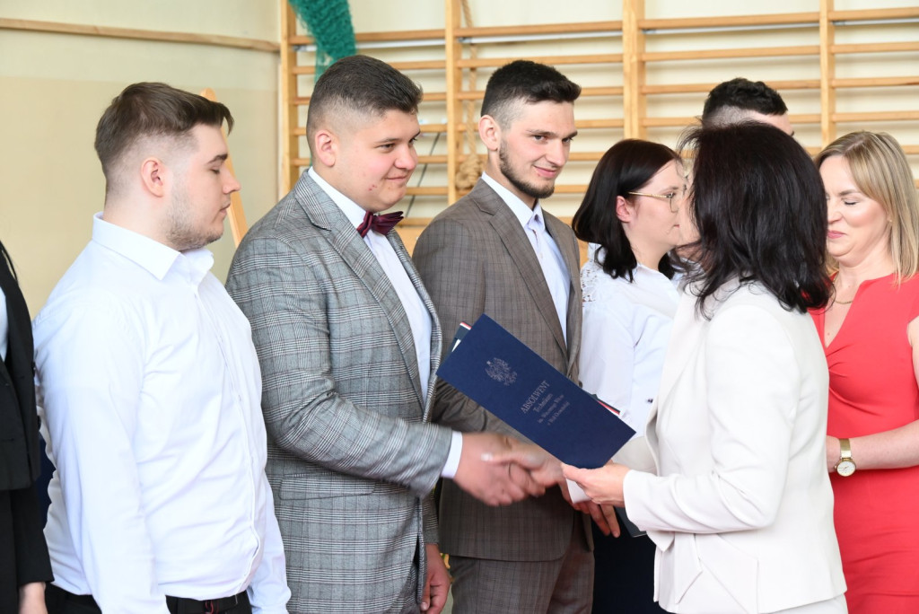 Zakończenie roku szkolnego maturzystów w ZSR