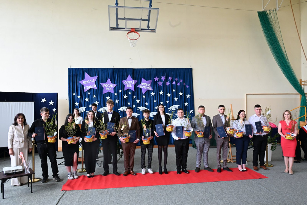 Zakończenie roku szkolnego maturzystów w ZSR