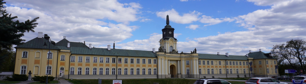 Amorek z wieży pałacu zdjęty