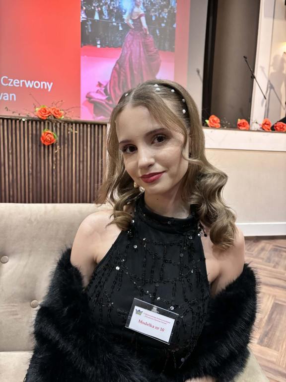 Uczennice ZSP na konkursie fryzjerskim w Mińsku M.