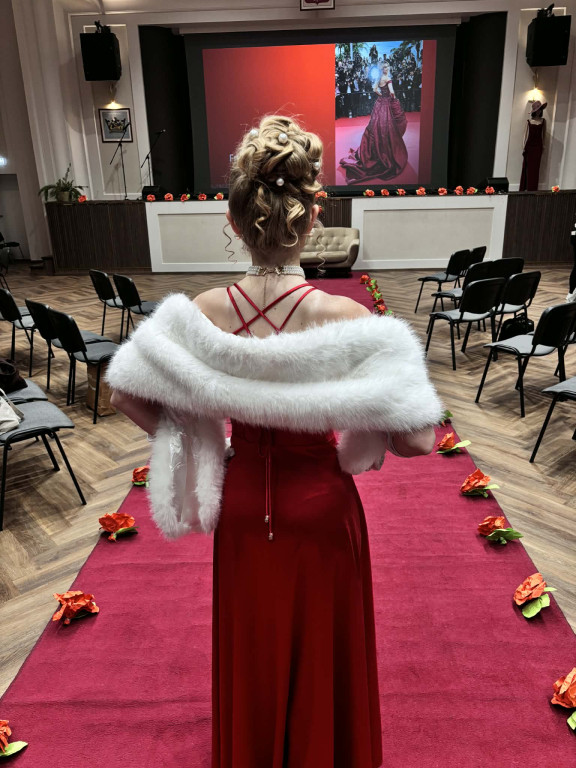 Uczennice ZSP na konkursie fryzjerskim w Mińsku M.