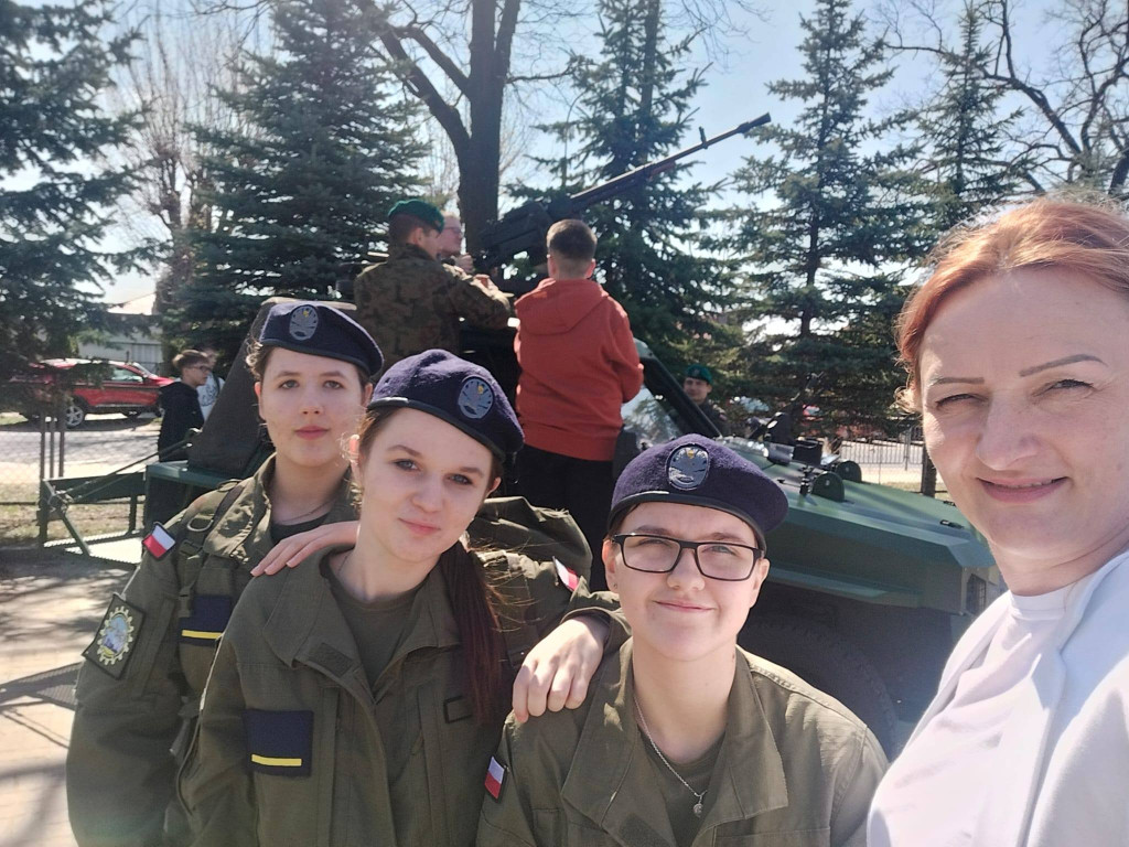 Uczniowie ZSP na Wojskowych Targach Służby i Pracy