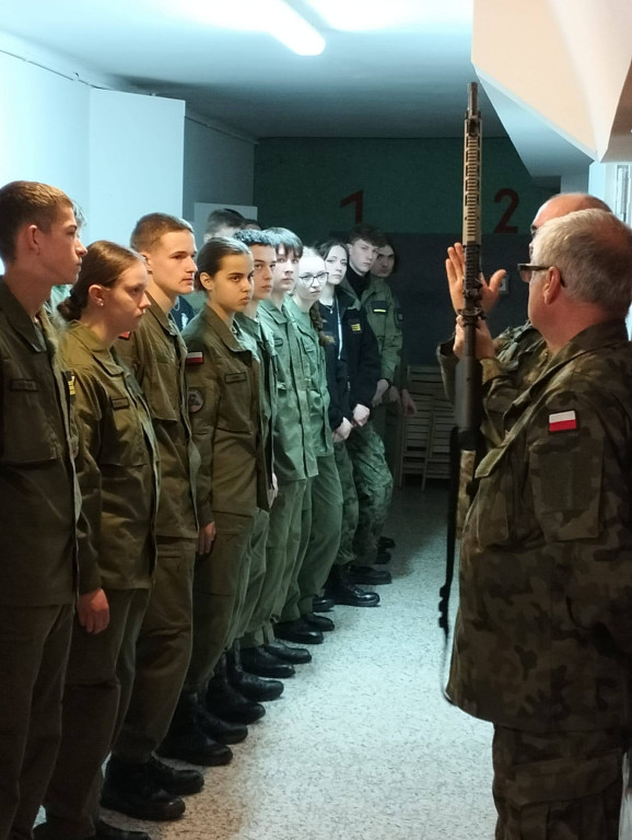 Uczniowie ZSP na Wojskowych Targach Służby i Pracy