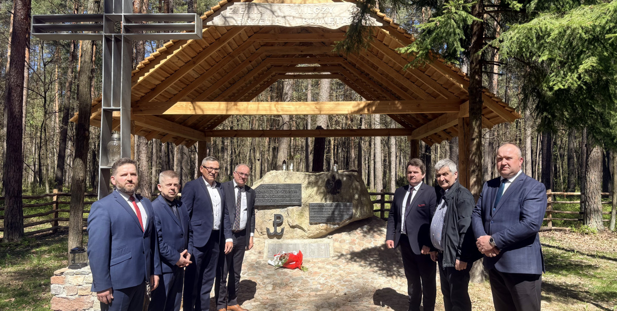 Uczczenie 3 maja przez działaczy RaSIL i radnych