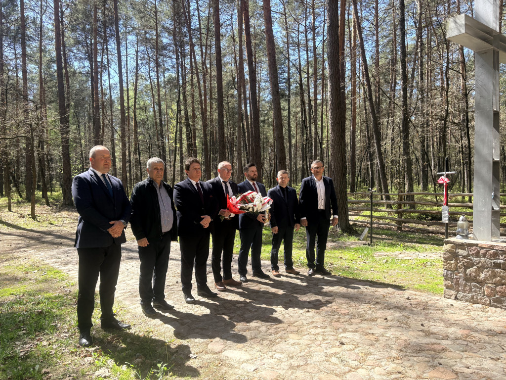 Uczczenie 3 maja przez działaczy RaSIL i radnych