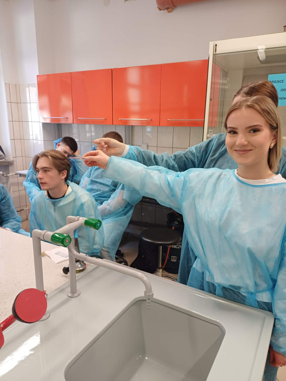 Uczniowie I LO na warsztatach biologicznych