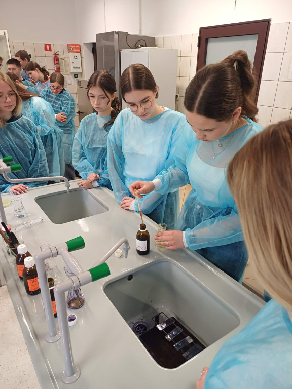 Uczniowie I LO na warsztatach biologicznych