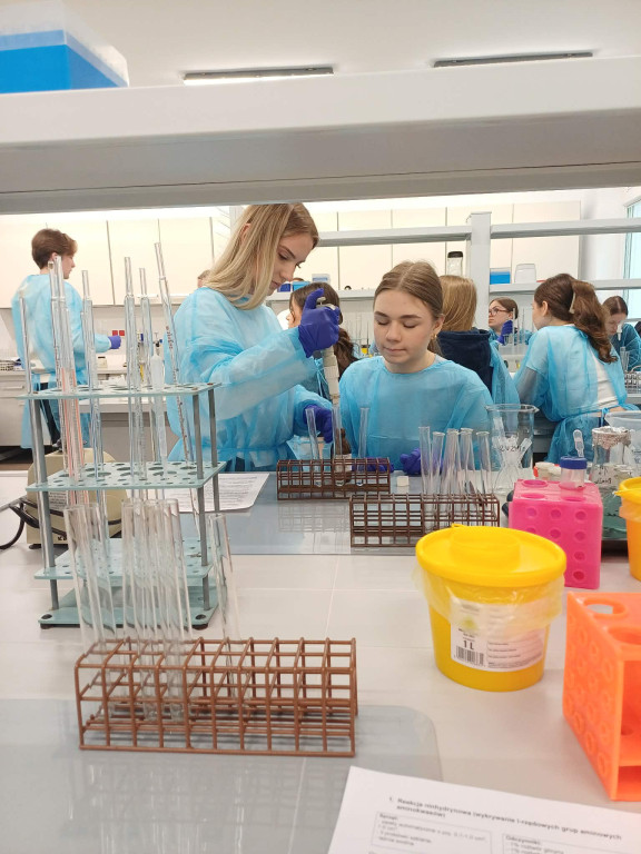 Uczniowie I LO na warsztatach biologicznych