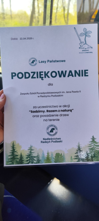 Sadzenie lasu przez uczniów ZSP
