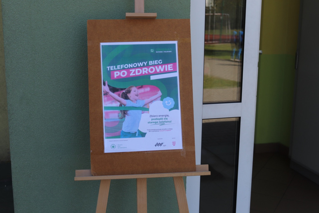 Telefonowy Bieg po Zdrowie w SP w Komarówce