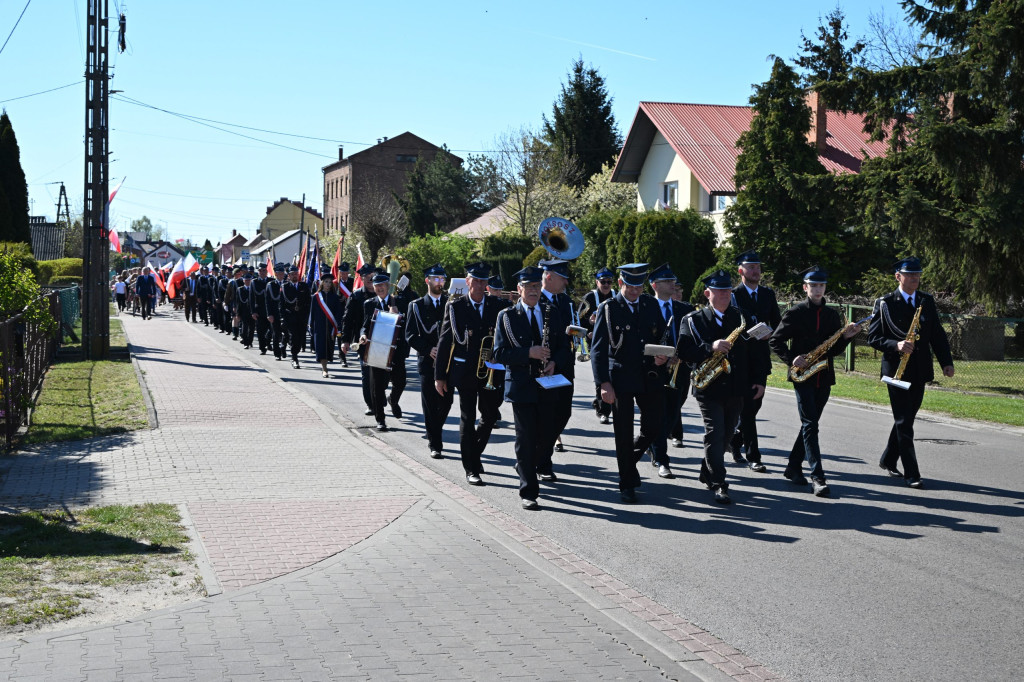 Obchody 3 maja i Dnia Strażaka w Komarówce