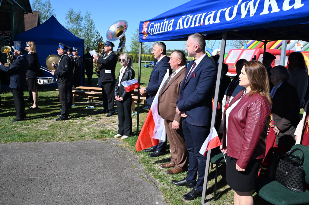 Obchody 3 maja i Dnia Strażaka w Komarówce