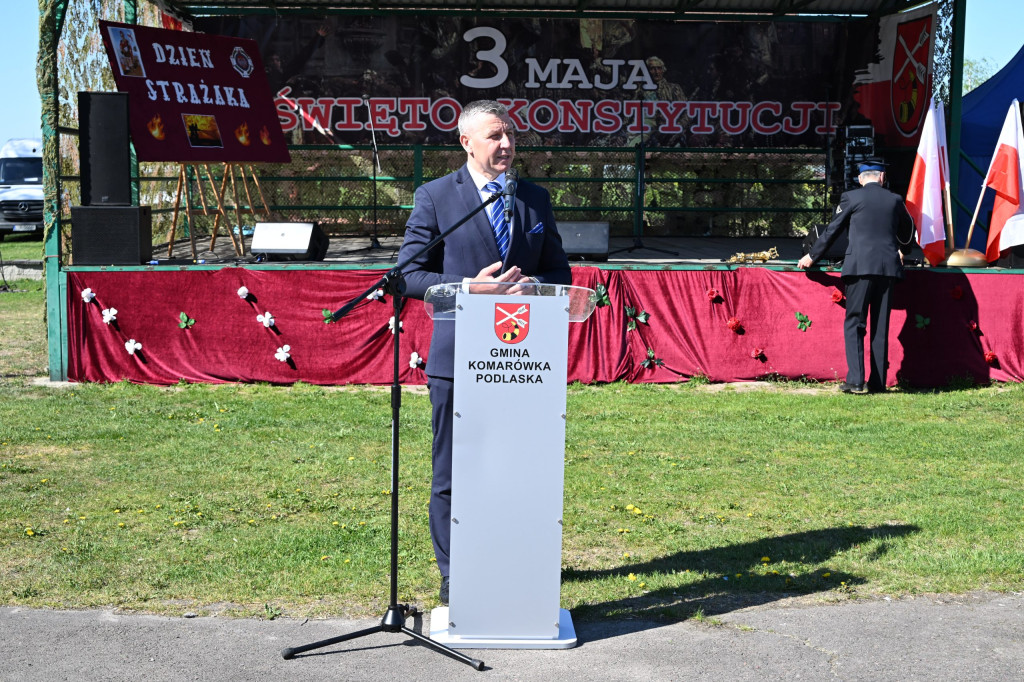 Obchody 3 maja i Dnia Strażaka w Komarówce
