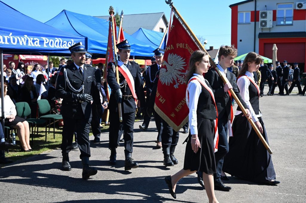 Obchody 3 maja i Dnia Strażaka w Komarówce