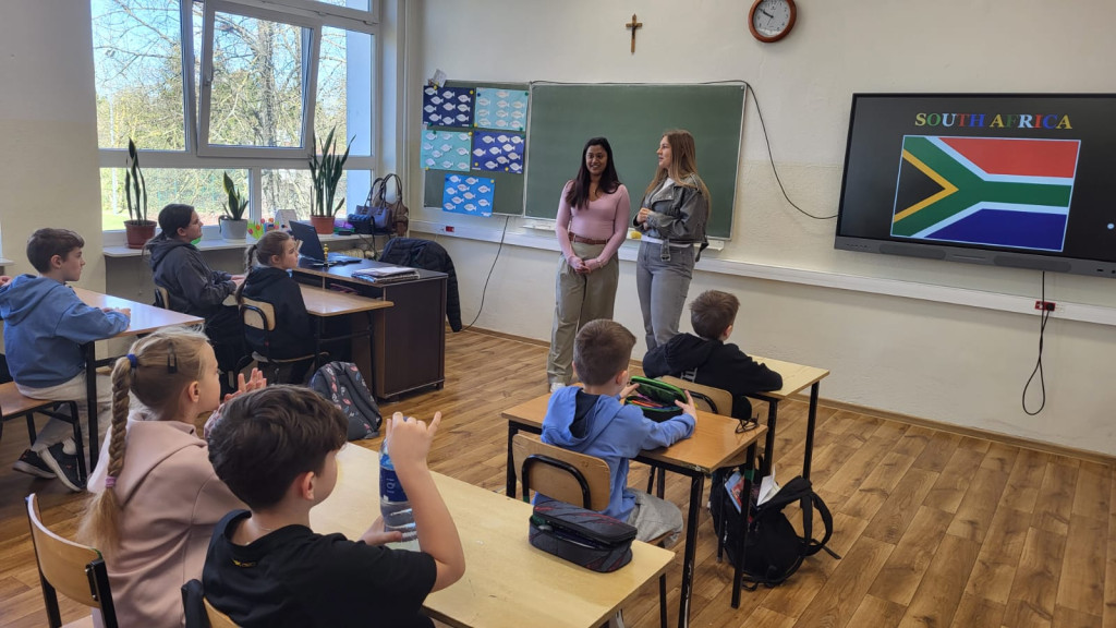 Wizyta nauczycielki z RPA w SP w Komarówce