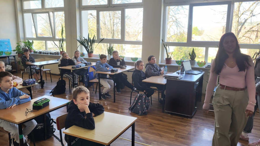 Wizyta nauczycielki z RPA w SP w Komarówce