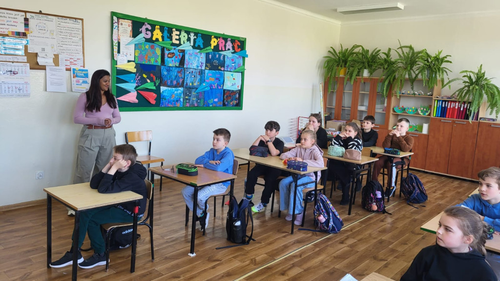 Wizyta nauczycielki z RPA w SP w Komarówce