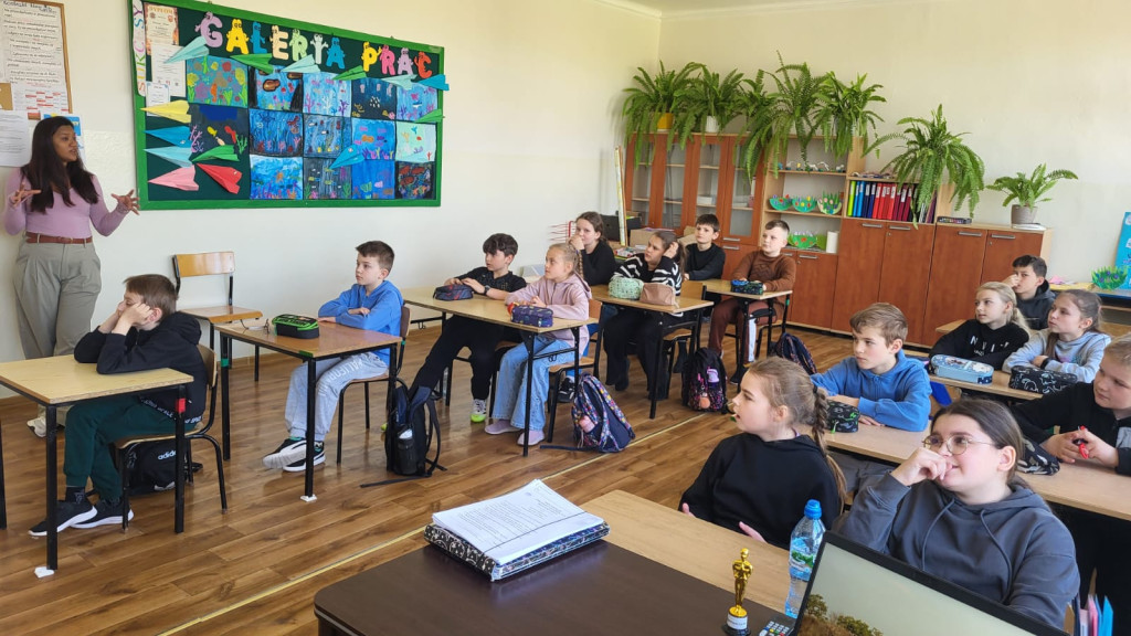 Wizyta nauczycielki z RPA w SP w Komarówce
