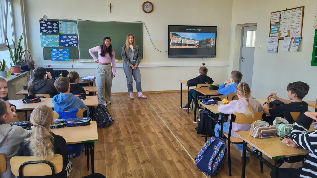 Wizyta nauczycielki z RPA w SP w Komarówce