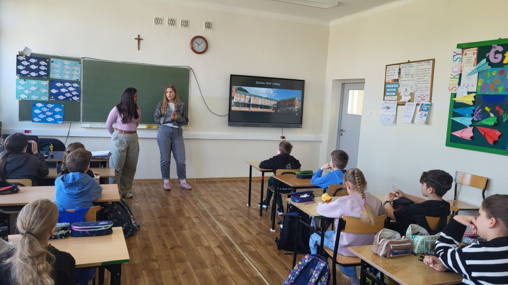 Wizyta nauczycielki z RPA w SP w Komarówce