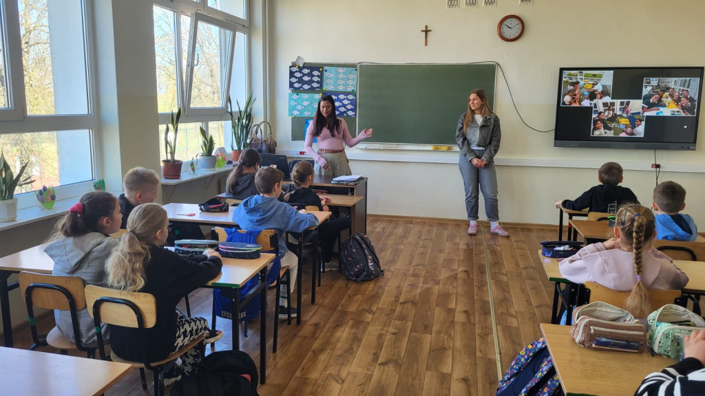 Wizyta nauczycielki z RPA w SP w Komarówce