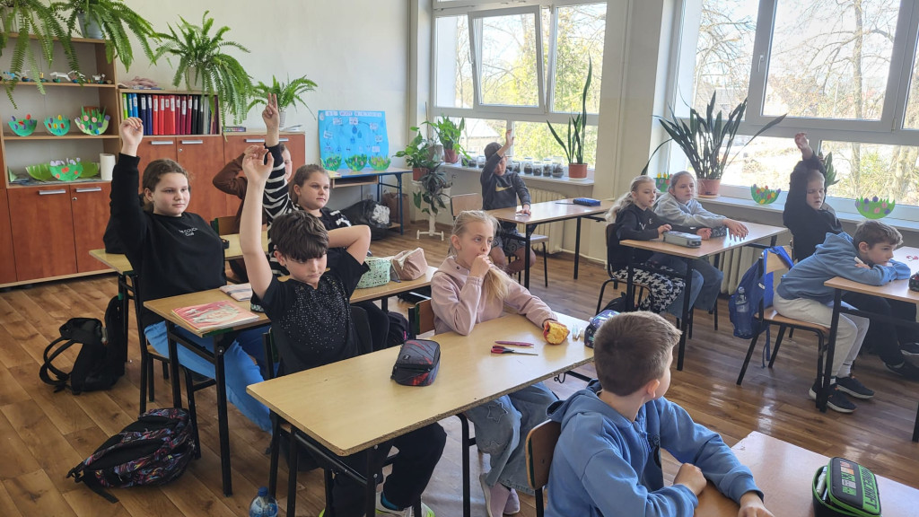 Wizyta nauczycielki z RPA w SP w Komarówce