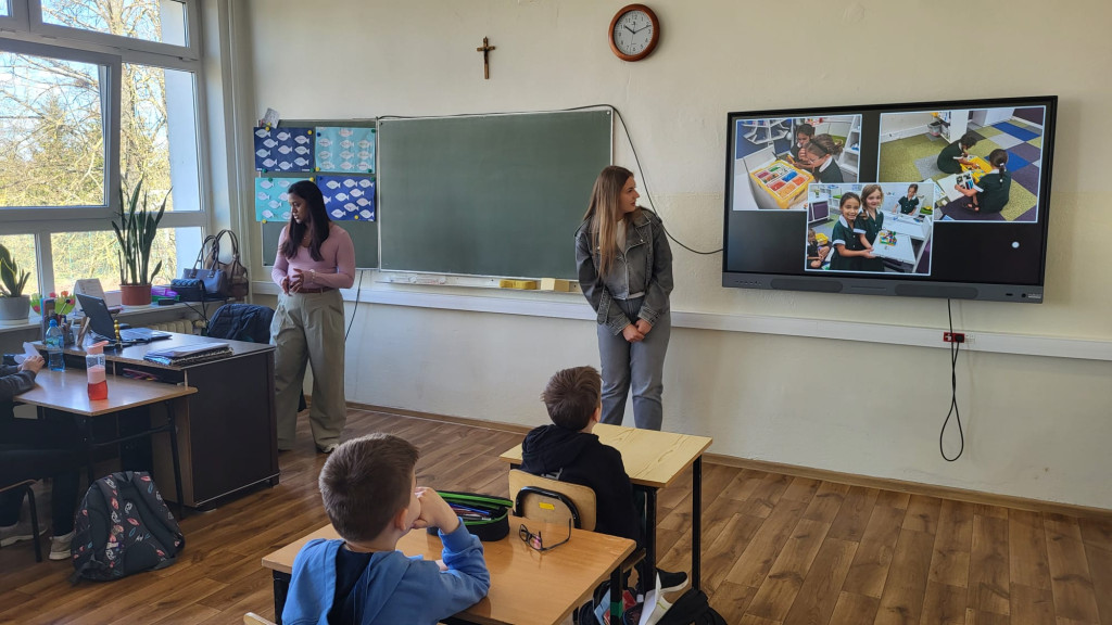 Wizyta nauczycielki z RPA w SP w Komarówce