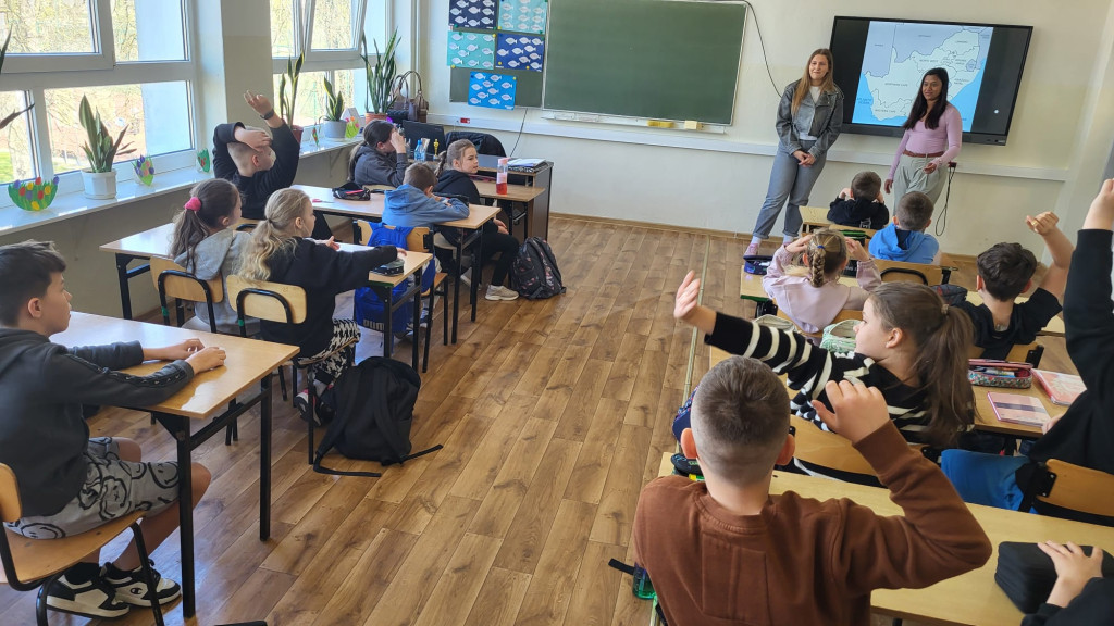 Wizyta nauczycielki z RPA w SP w Komarówce