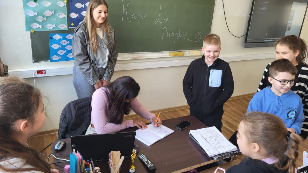Wizyta nauczycielki z RPA w SP w Komarówce