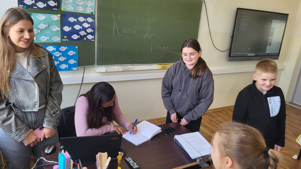 Wizyta nauczycielki z RPA w SP w Komarówce
