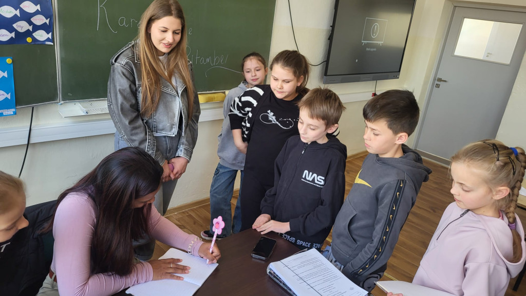 Wizyta nauczycielki z RPA w SP w Komarówce