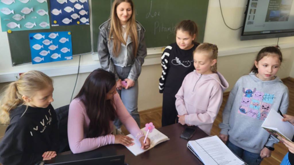Wizyta nauczycielki z RPA w SP w Komarówce